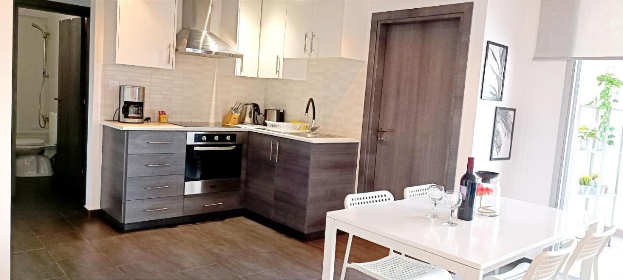 Dezo Luxury Town Apartment Larnaca Extérieur photo