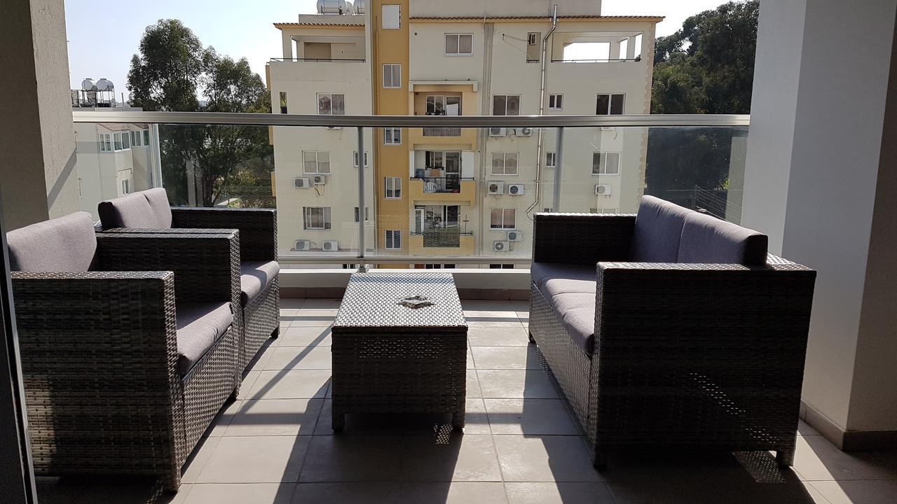 Dezo Luxury Town Apartment Larnaca Extérieur photo