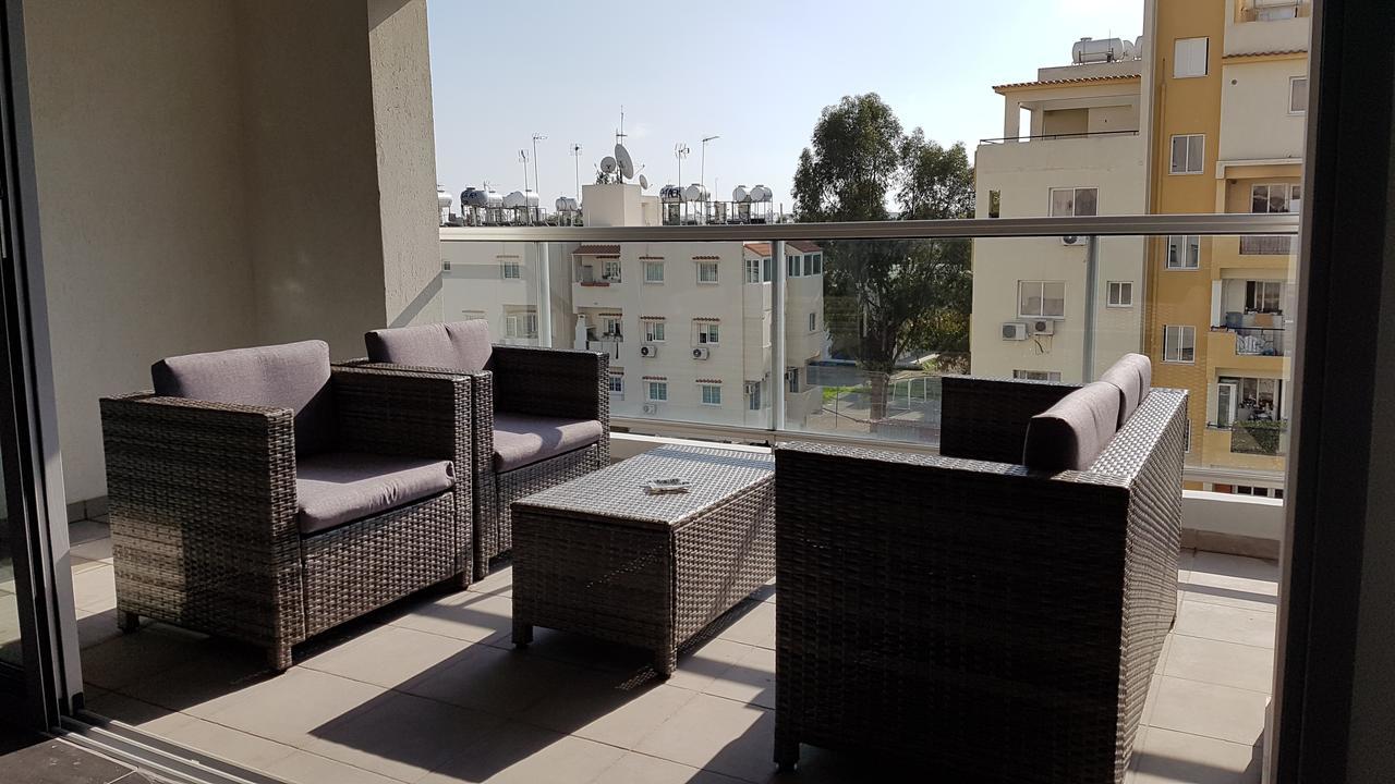 Dezo Luxury Town Apartment Larnaca Extérieur photo